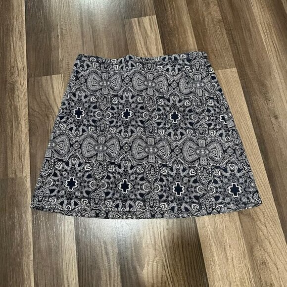 Hollister Black and White Patterned Mini Skirt with pockets - Picture 1 of 3